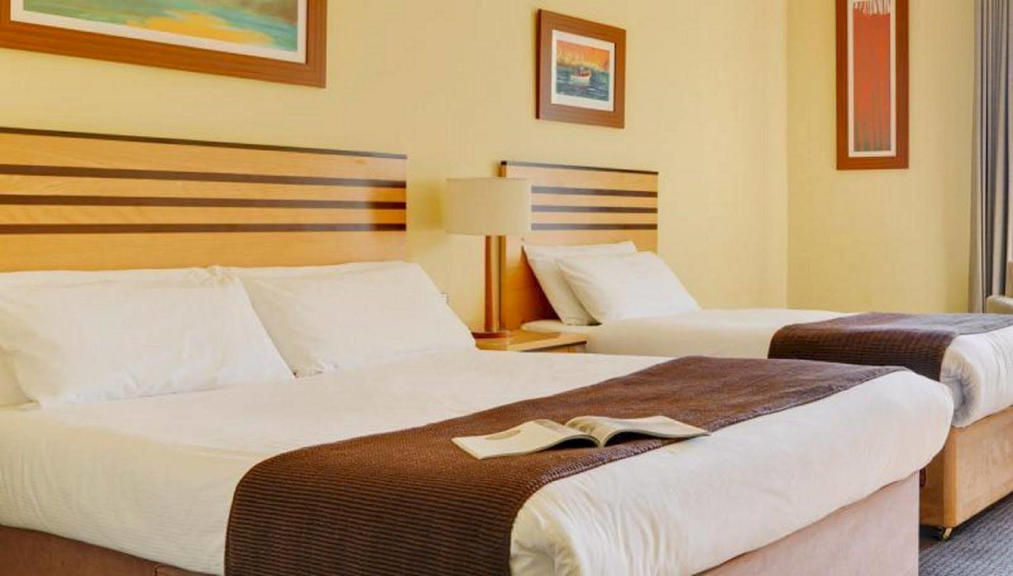 Breaffy Woods Hotel Castlebar Buitenkant foto