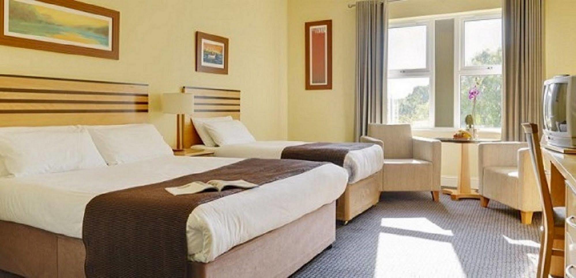 Breaffy Woods Hotel Castlebar Buitenkant foto